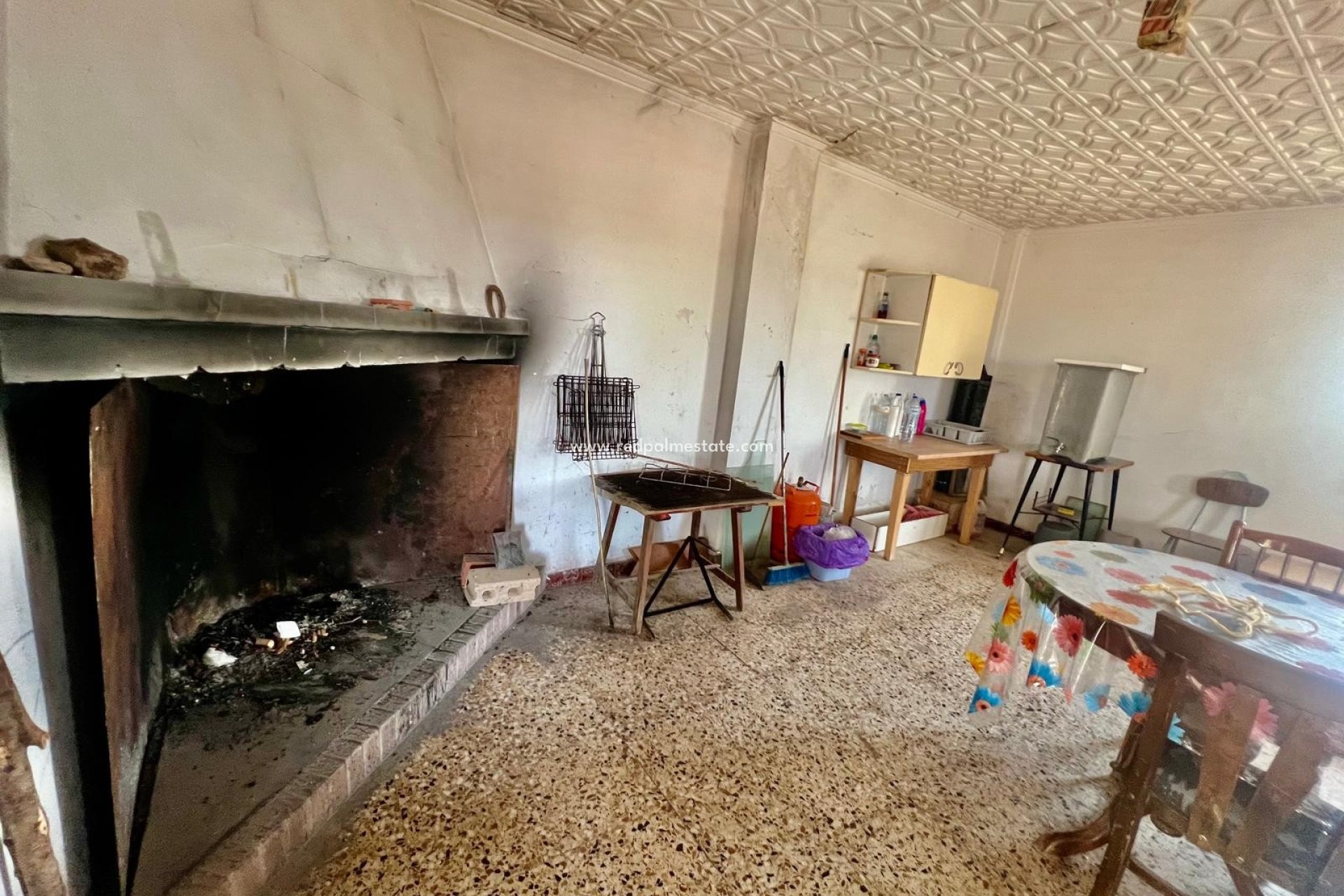 Resale - Finca / Country Property -
Pinoso - Inland