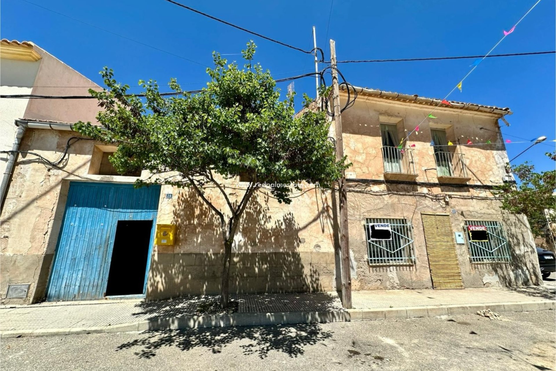 Resale - Finca / Country Property -
Pinoso - Inland