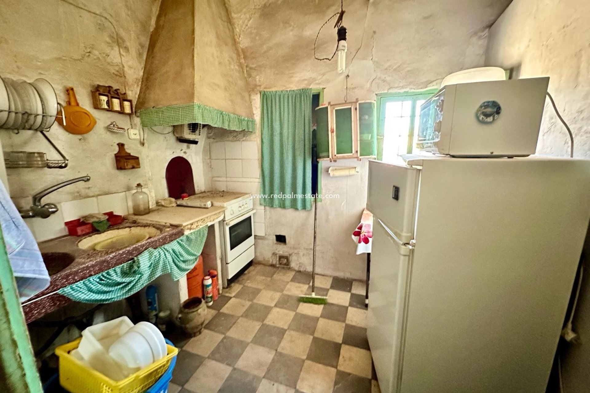 Resale - Finca / Country Property -
Pinoso - Inland