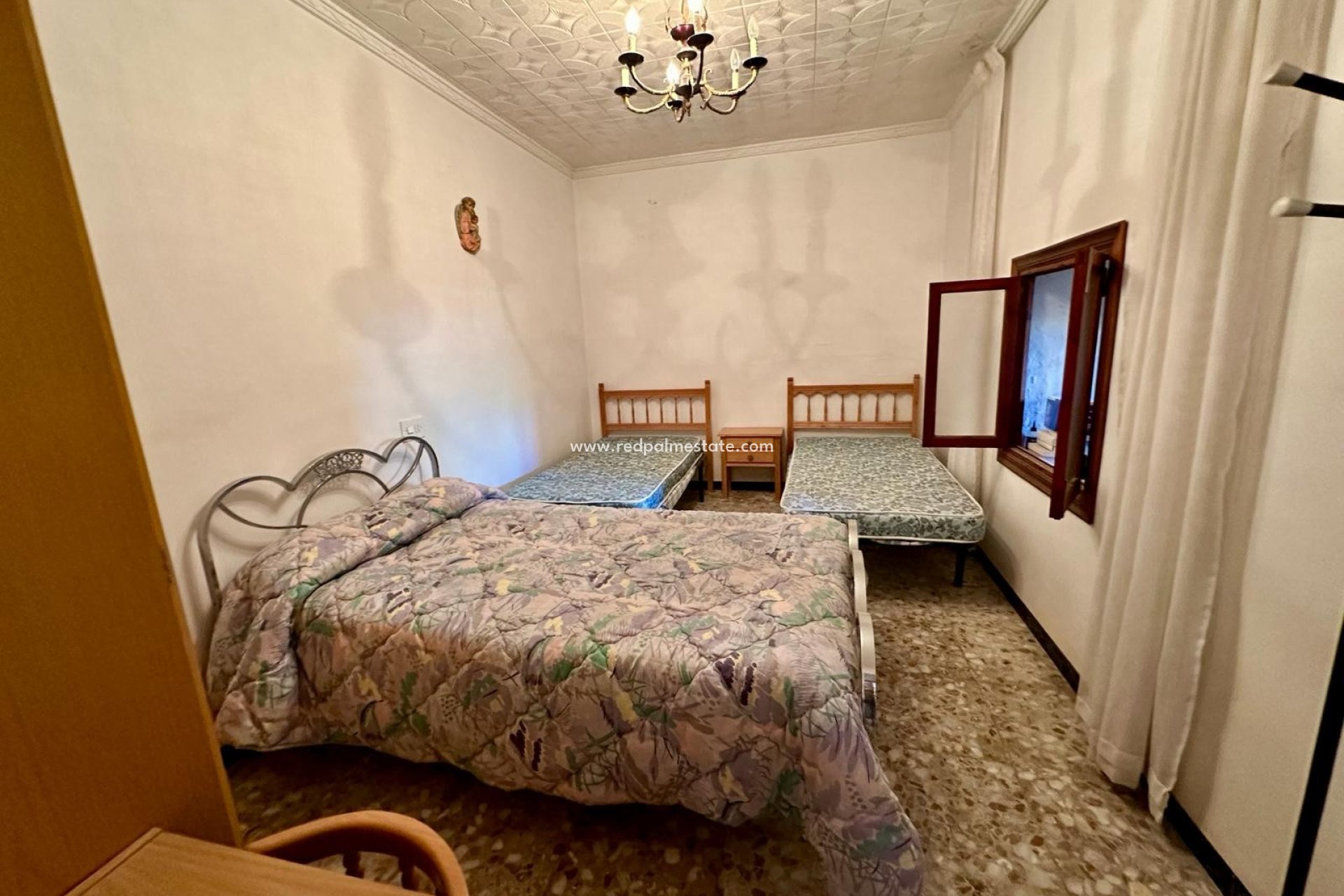 Resale - Finca / Country Property -
Pinoso - Inland