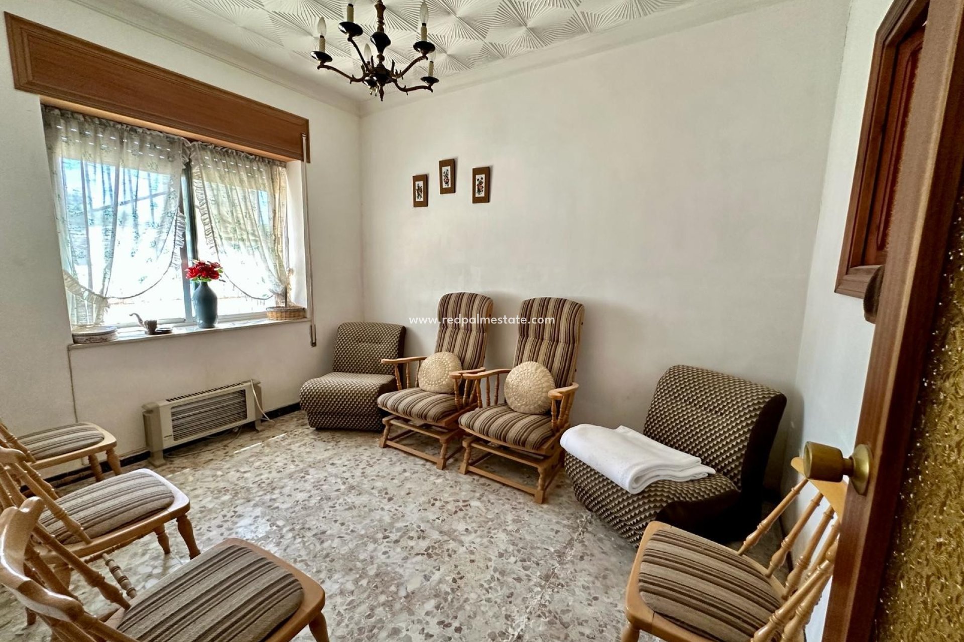 Resale - Finca / Country Property -
Pinoso - Inland