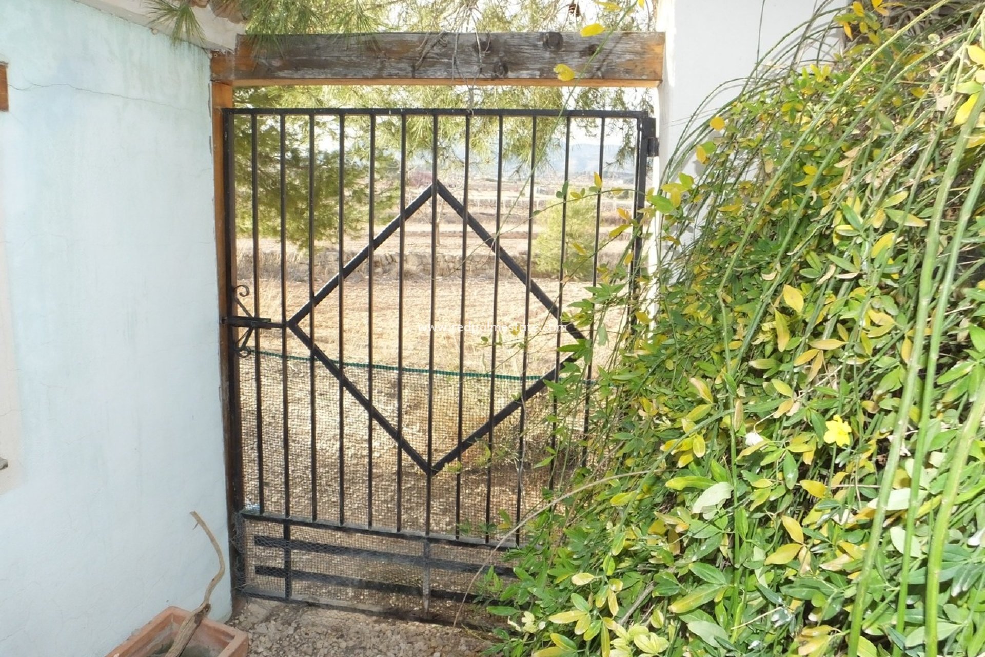 Resale - Finca / Country Property -
Pinoso - Inland