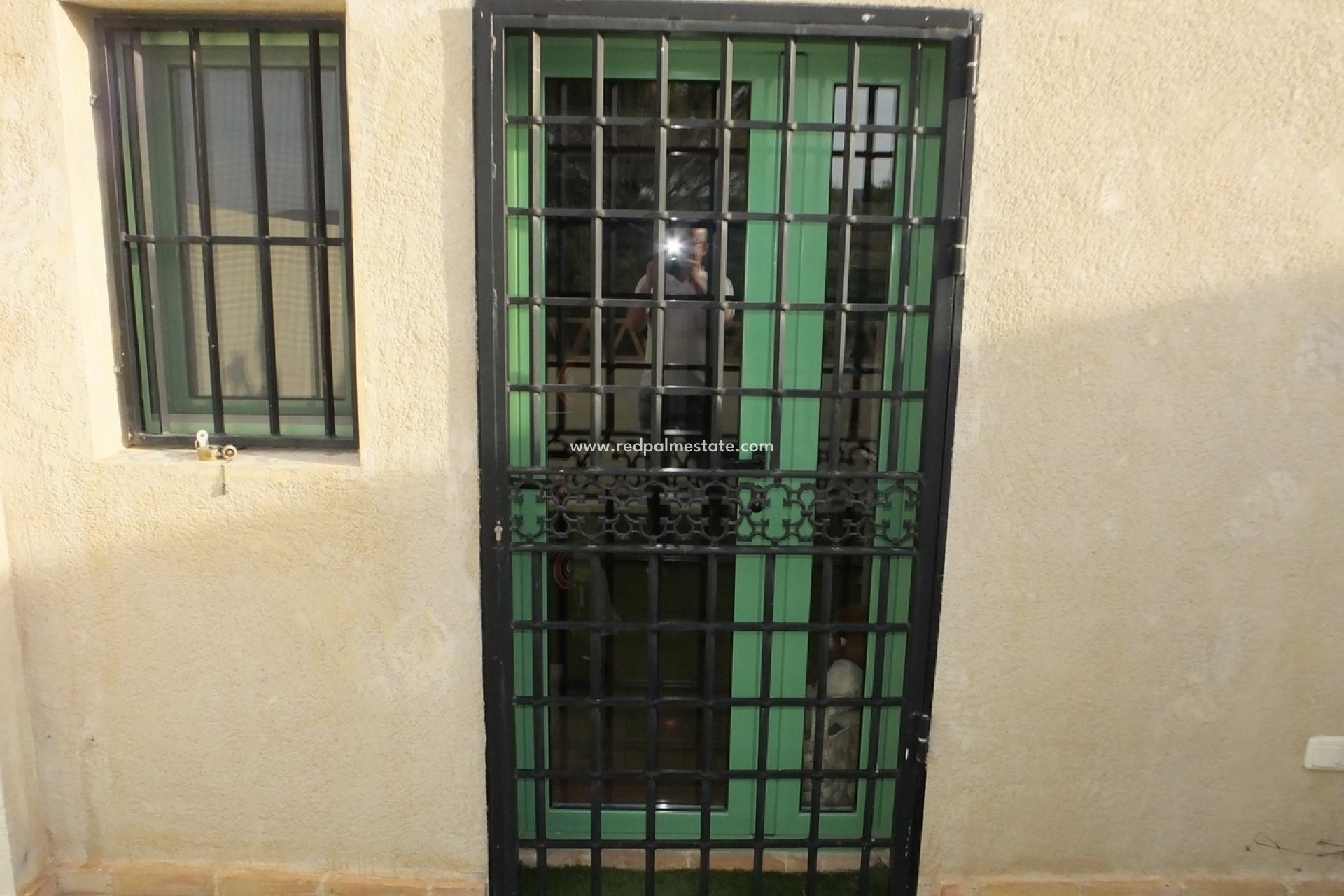 Resale - Finca / Country Property -
Pinoso - Inland