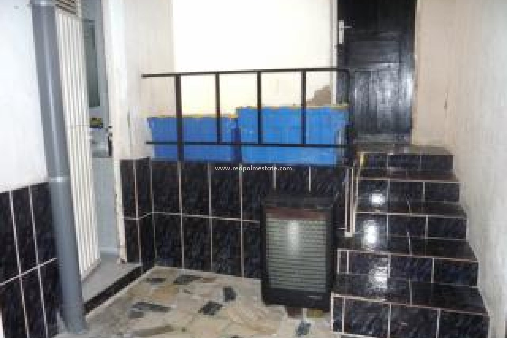 Resale - Finca / Country Property -
Pinoso - Inland