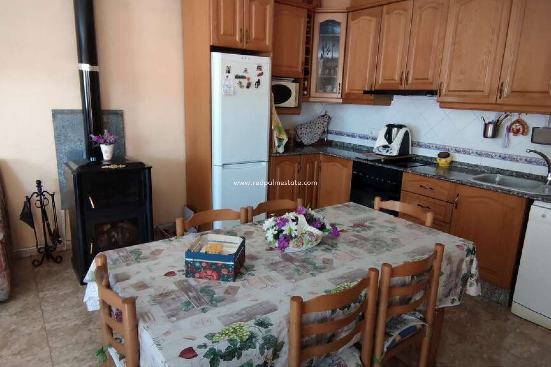 Resale - Finca / Country Property -
Pinoso - Inland