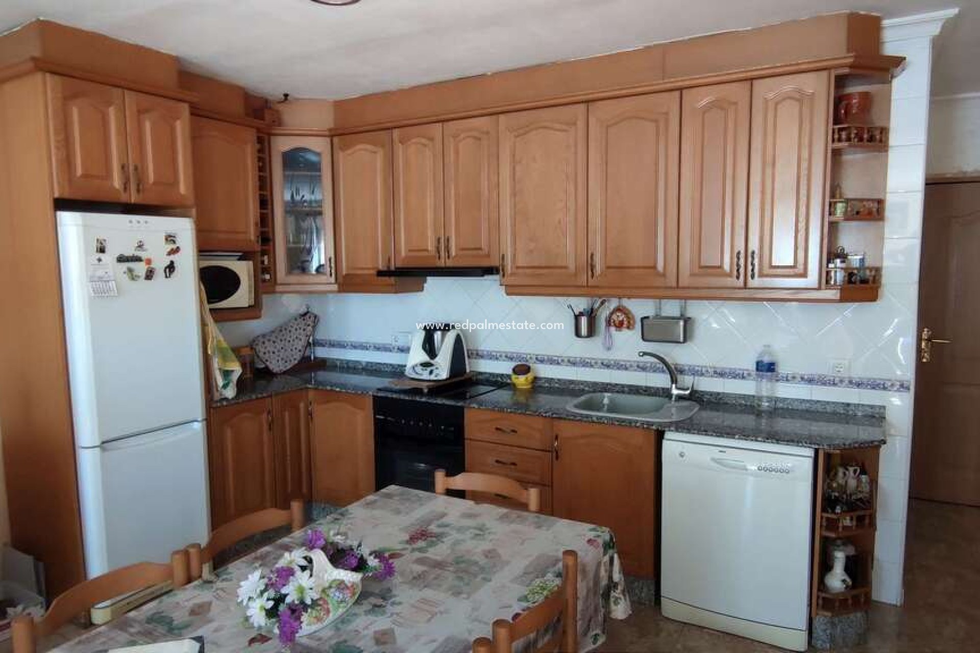 Resale - Finca / Country Property -
Pinoso - Inland