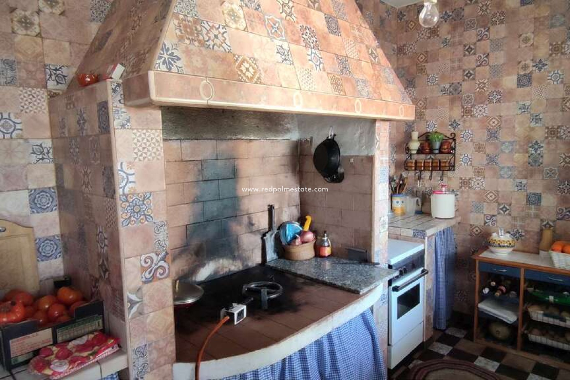 Resale - Finca / Country Property -
Pinoso - Inland