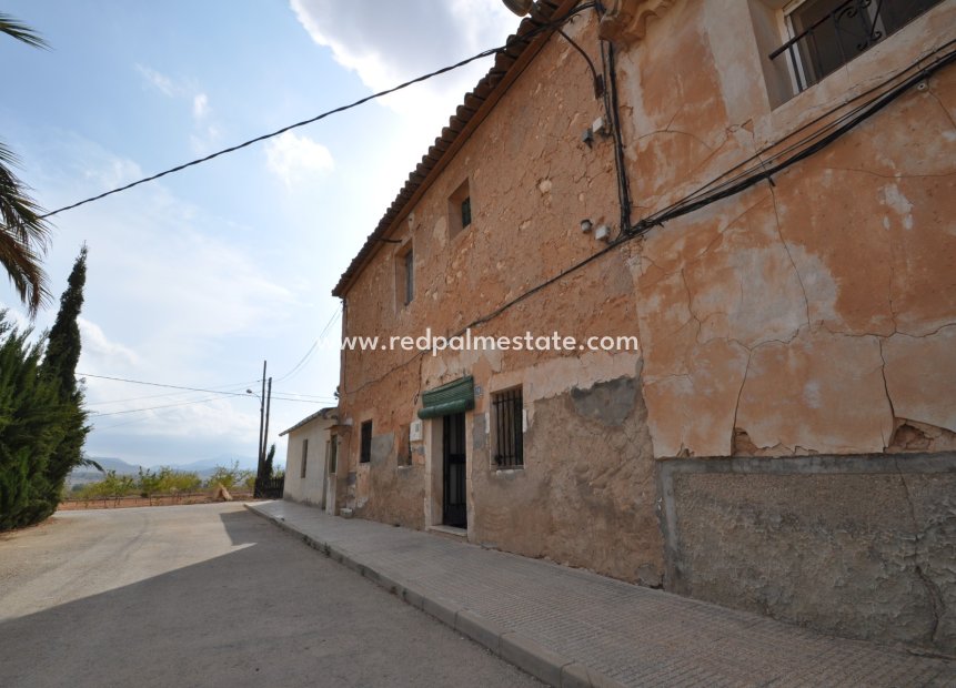 Resale - Finca / Country Property -
Pinoso - Inland
