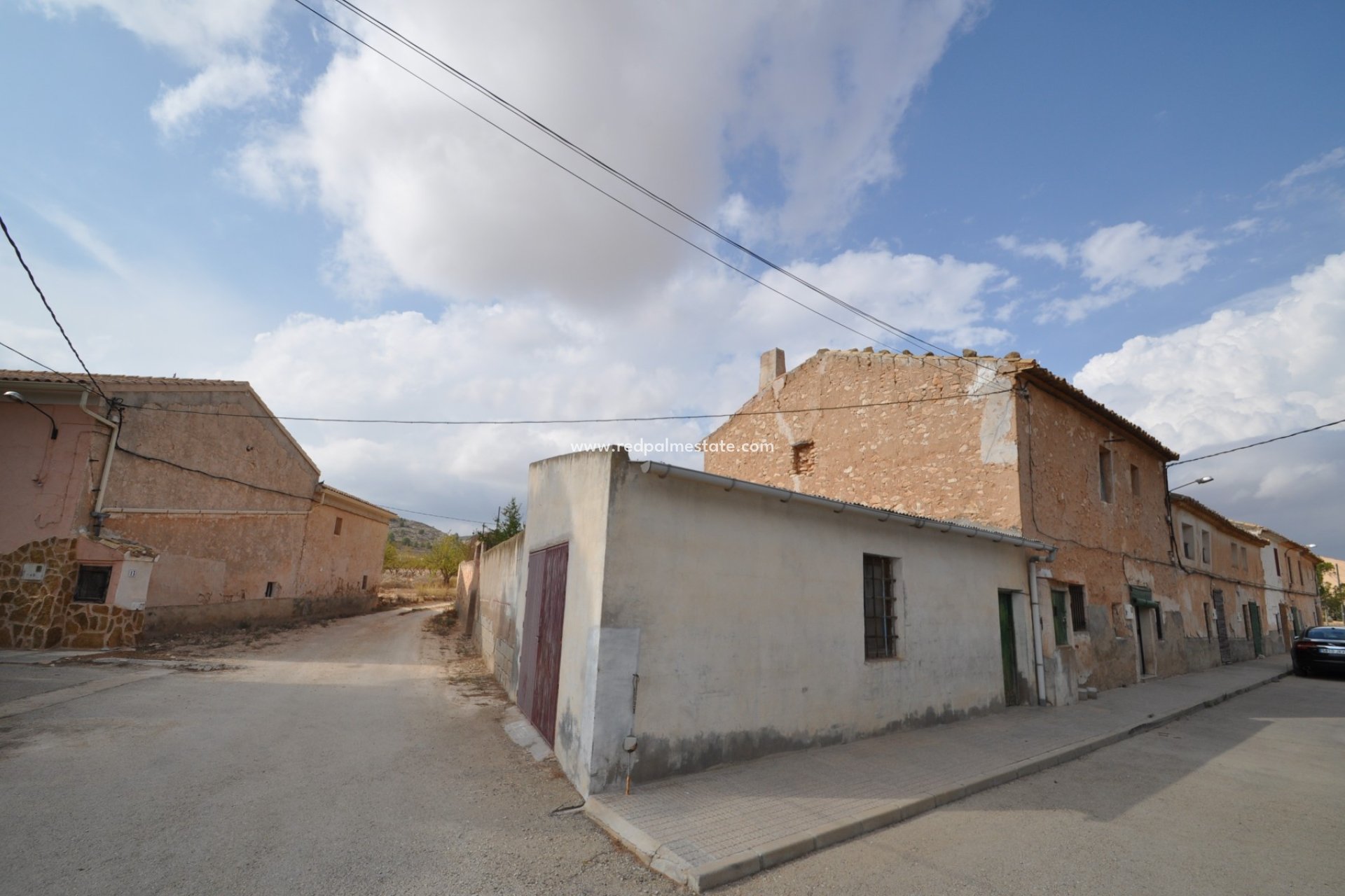 Resale - Finca / Country Property -
Pinoso - Inland