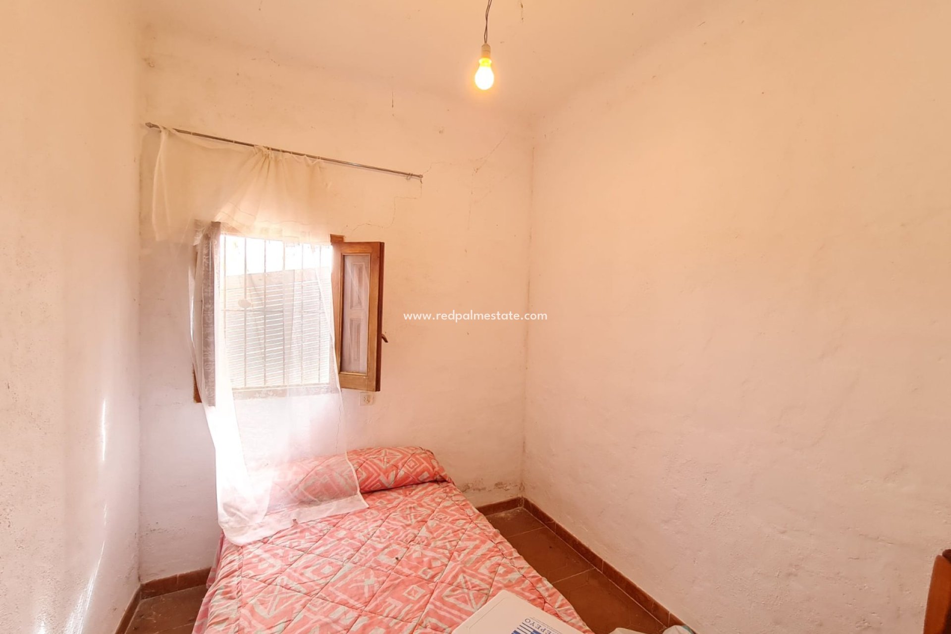 Resale - Finca / Country Property -
Pinoso - Inland