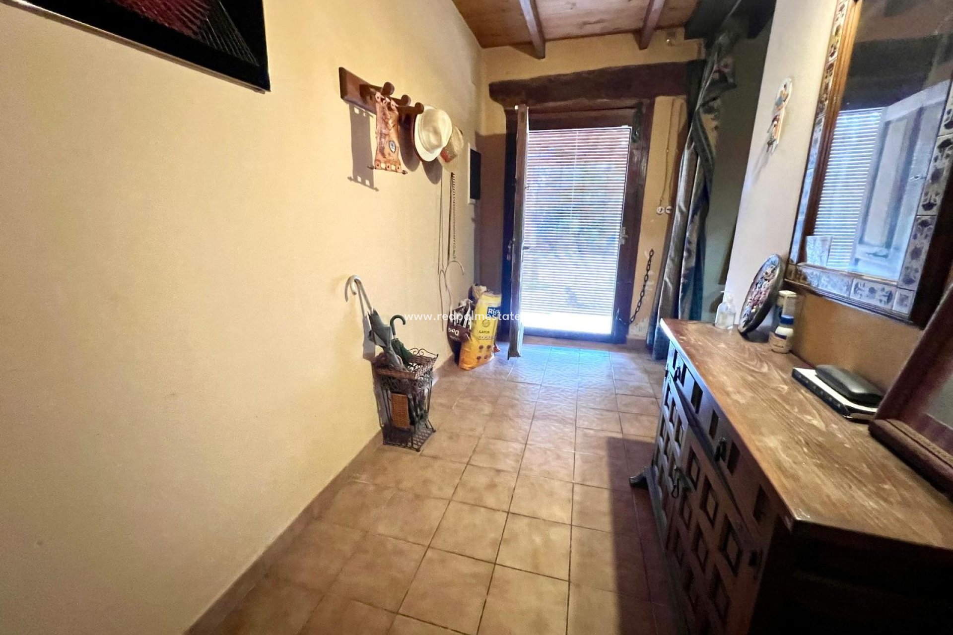 Resale - Finca / Country Property -
Pinoso - Inland