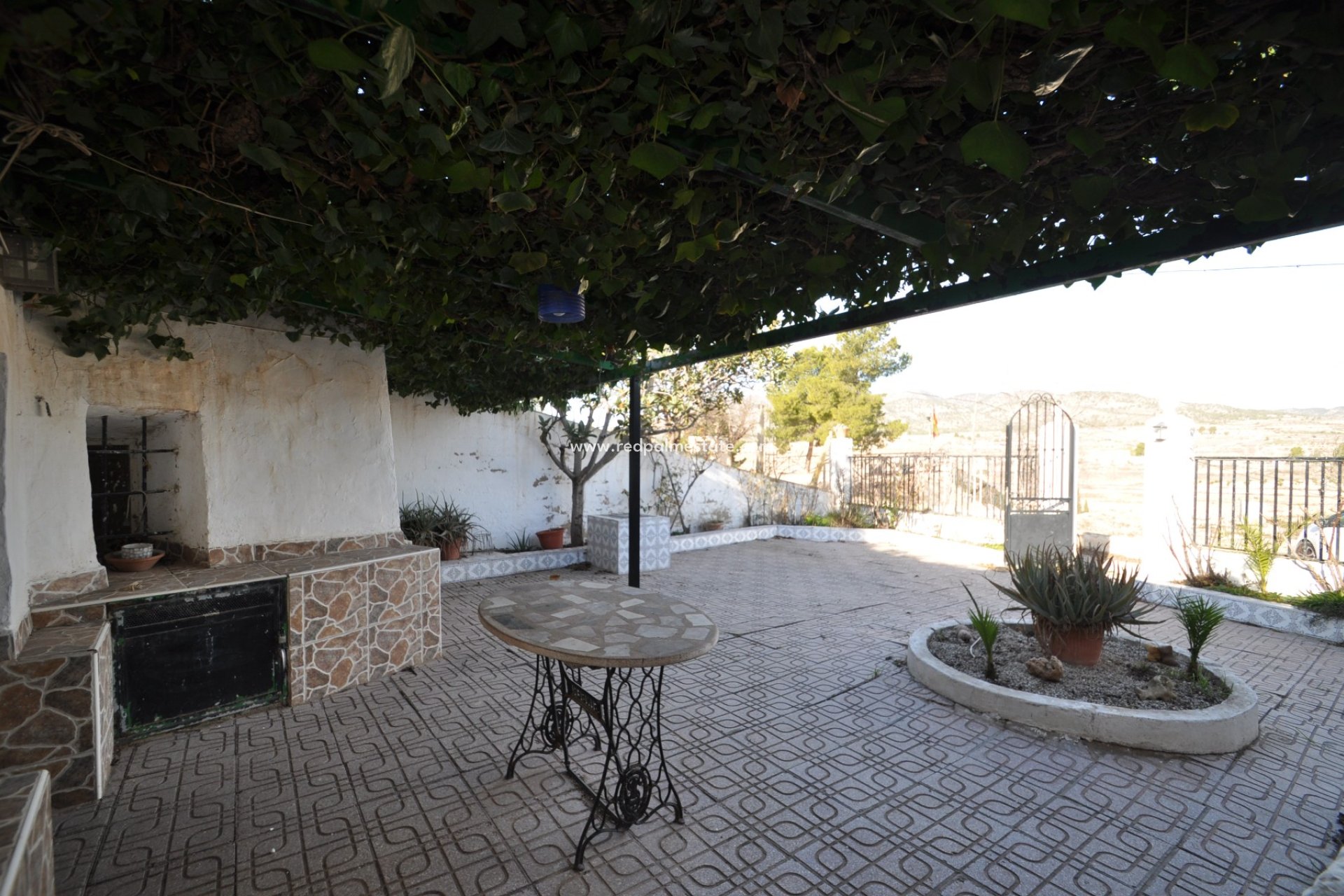 Resale - Finca / Country Property -
Pinoso - Inland