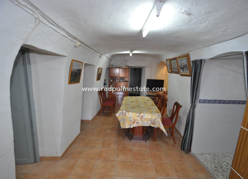 Resale - Finca / Country Property -
Pinoso - Inland