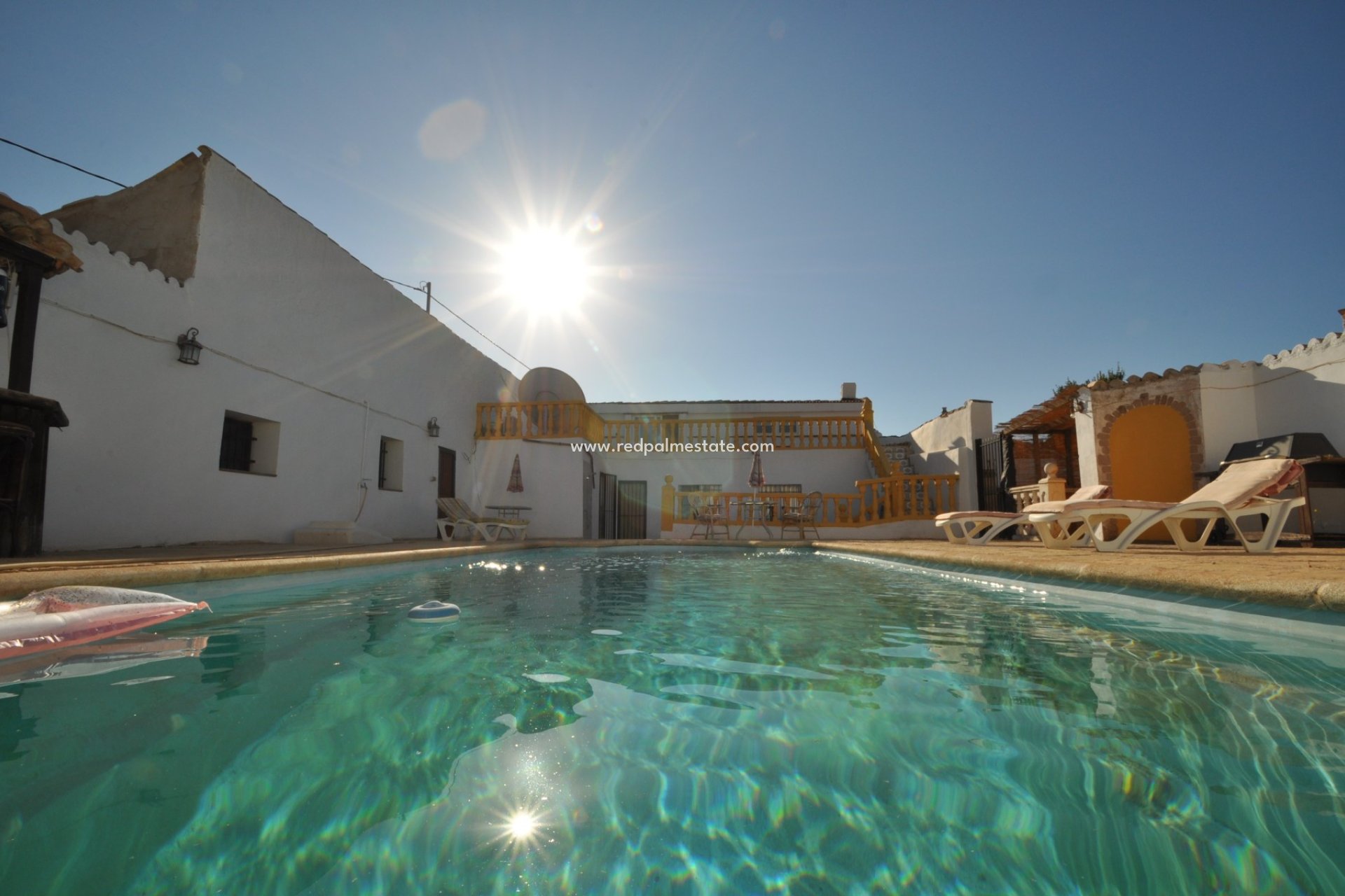 Resale - Finca / Country Property -
Pinoso - Inland