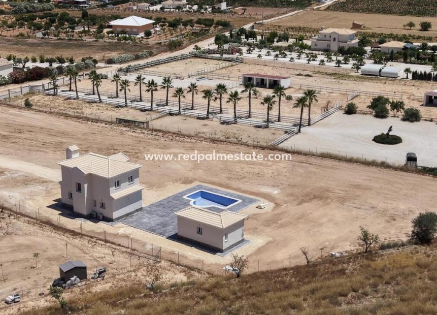 Resale - Finca / Country Property -
Pinoso