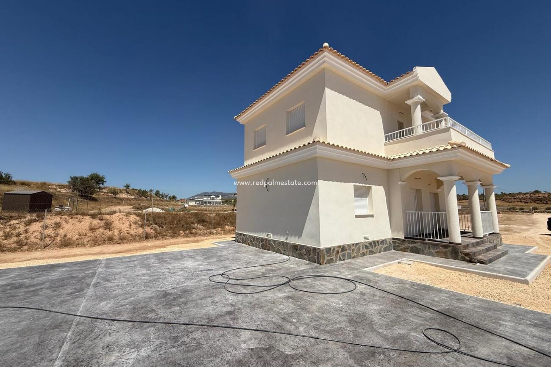 Resale - Finca / Country Property -
Pinoso