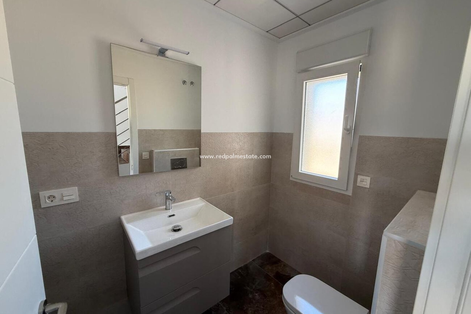 Resale - Finca / Country Property -
Pinoso