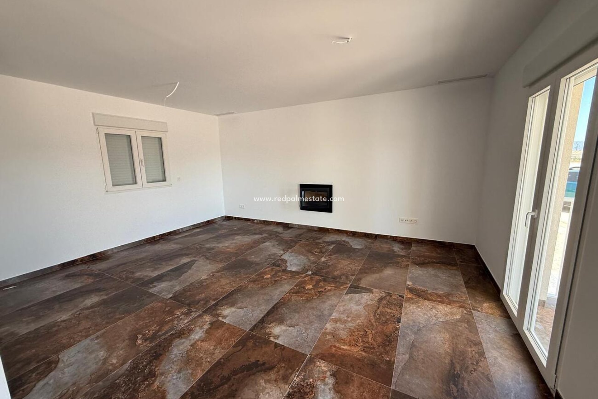 Resale - Finca / Country Property -
Pinoso