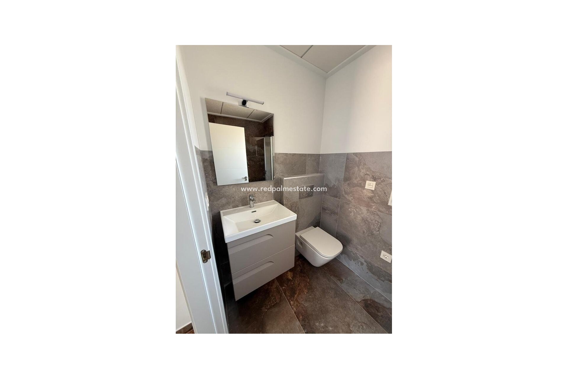 Resale - Finca / Country Property -
Pinoso