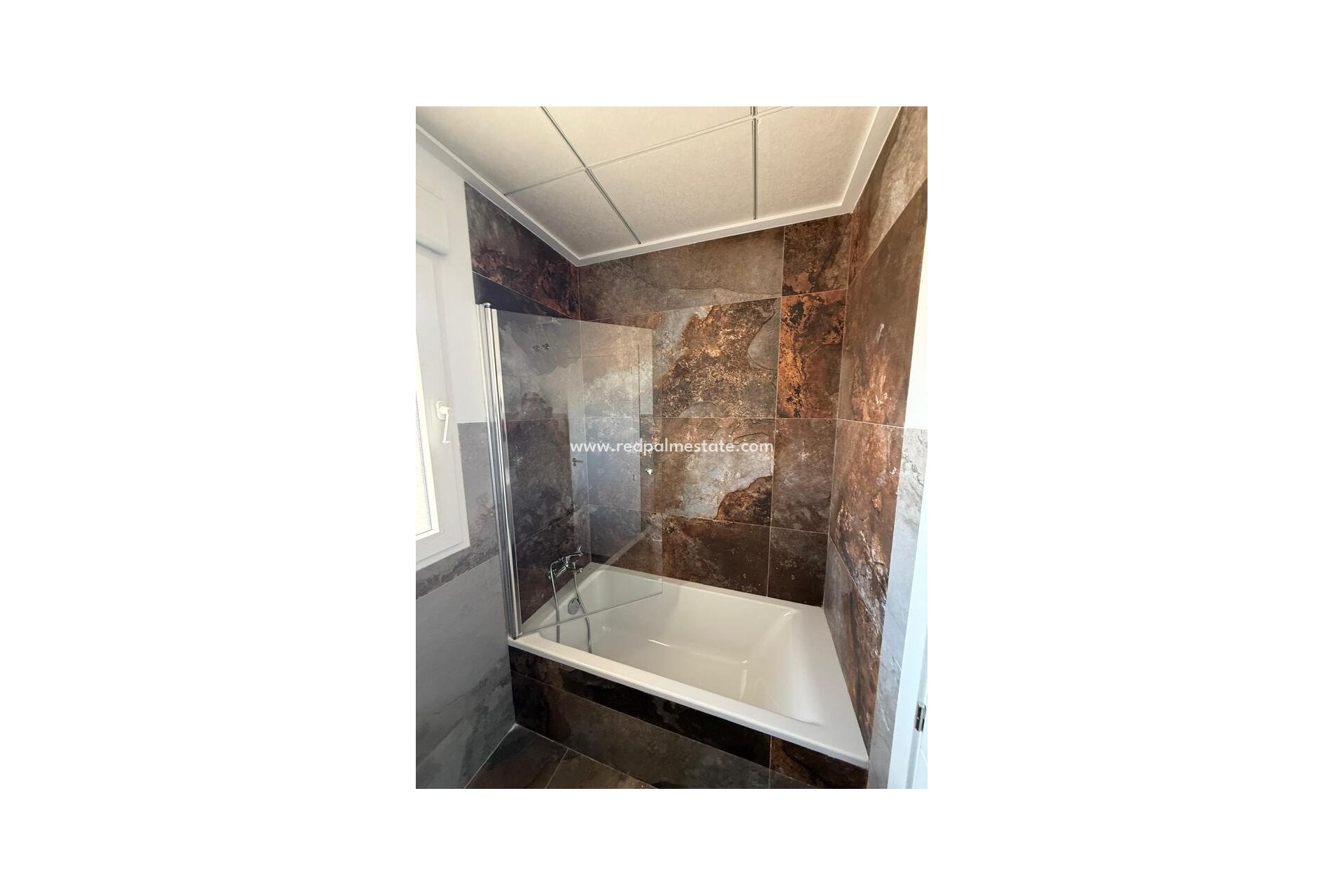 Resale - Finca / Country Property -
Pinoso