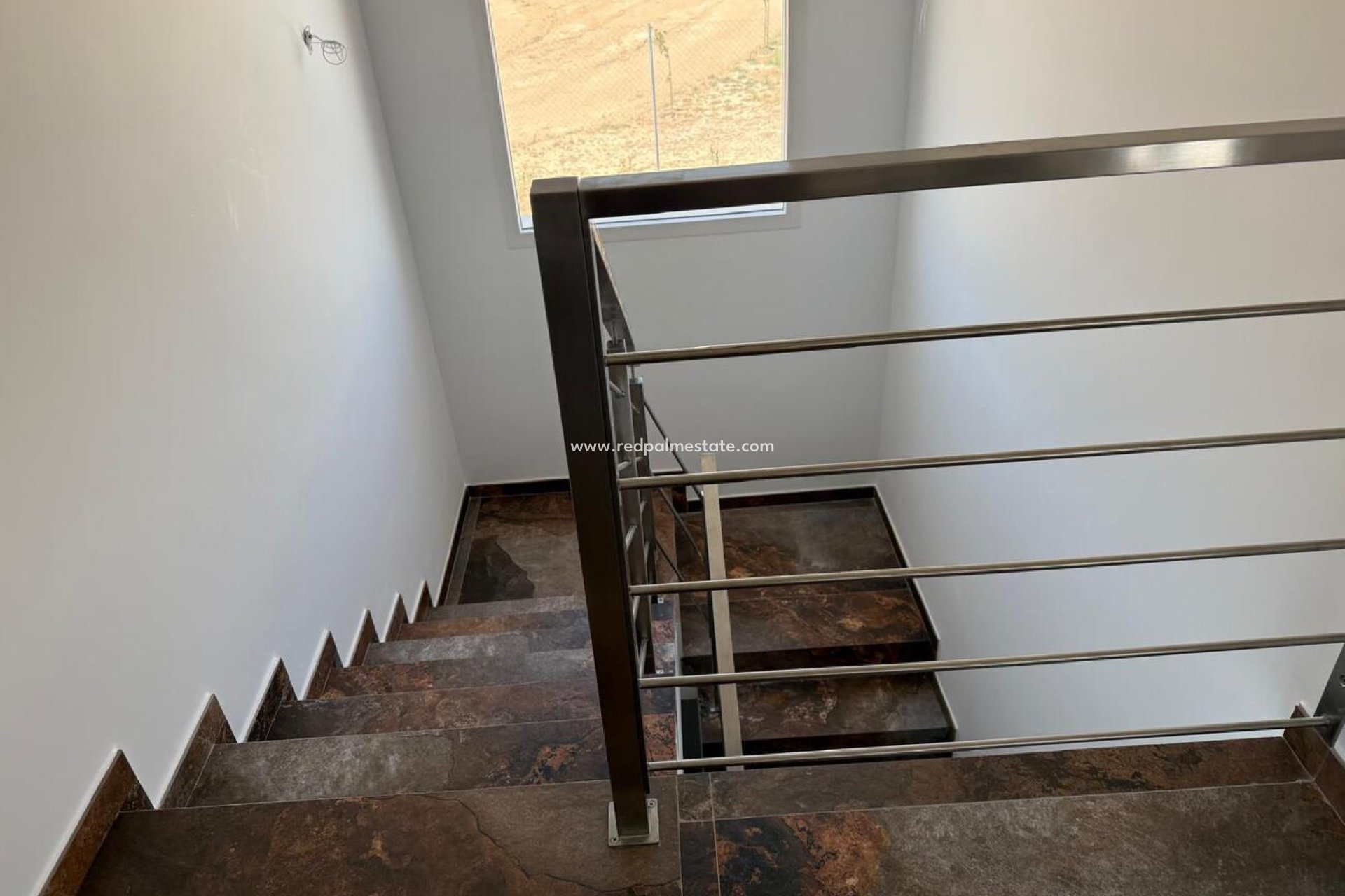 Resale - Finca / Country Property -
Pinoso