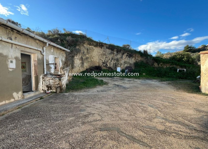 Resale - Finca / Country Property -
Rojales - Centro