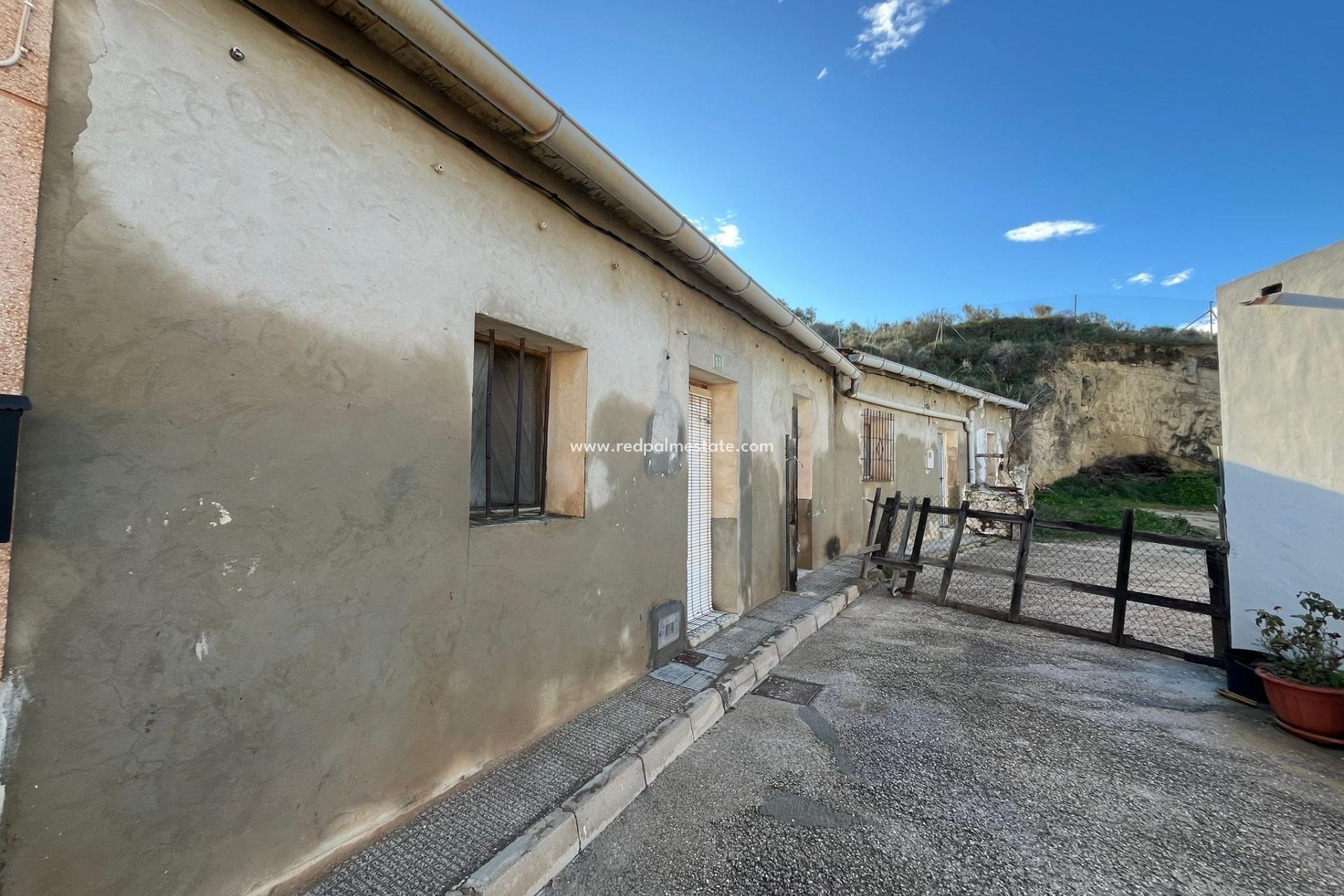 Resale - Finca / Country Property -
Rojales - Centro