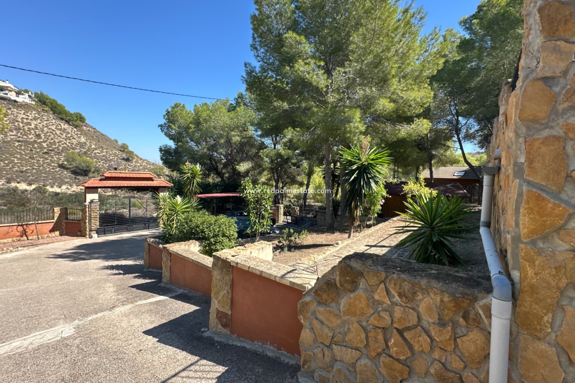 Resale - Finca / Country Property -
San Miguel de Salinas - Inland
