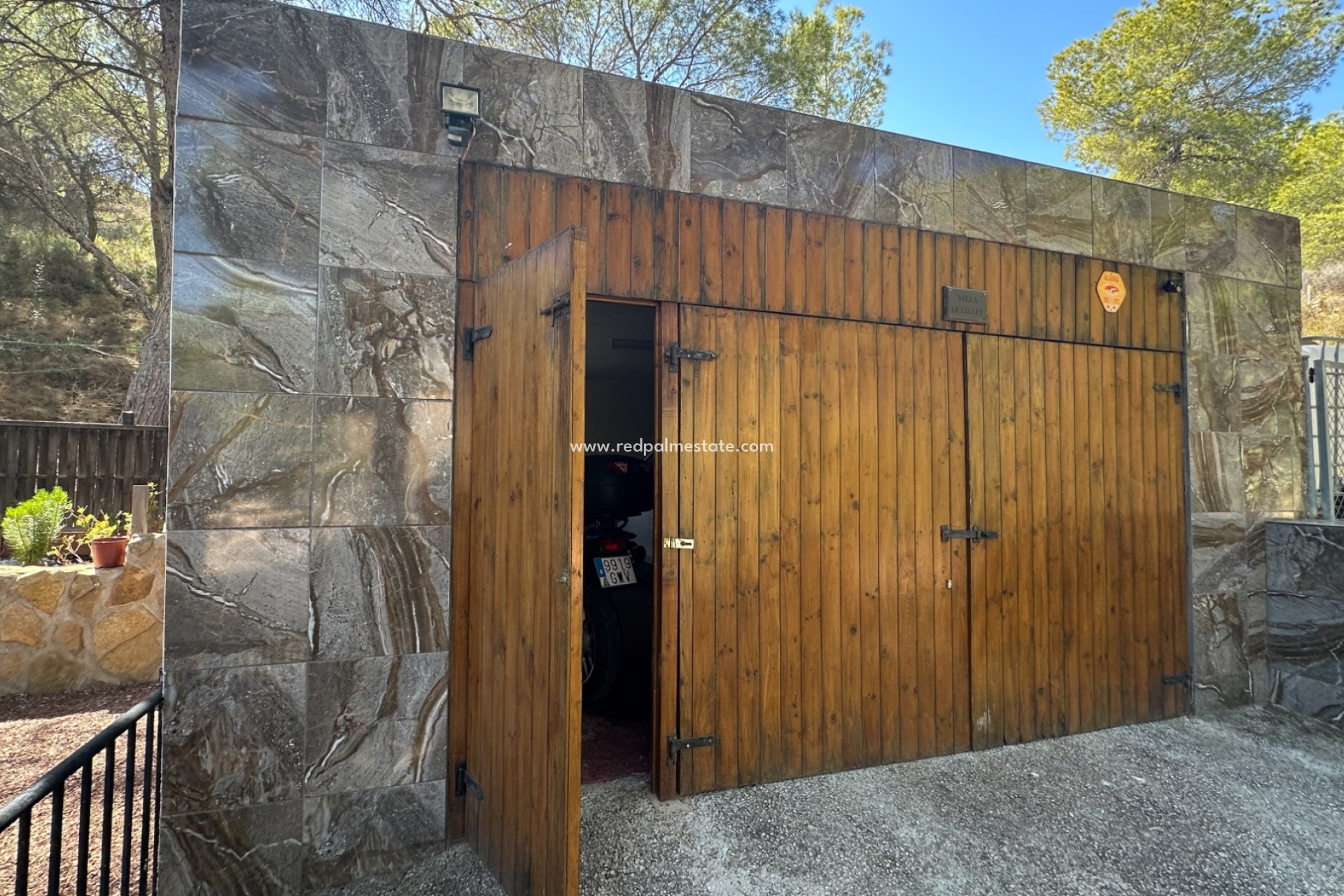 Resale - Finca / Country Property -
San Miguel de Salinas - Inland
