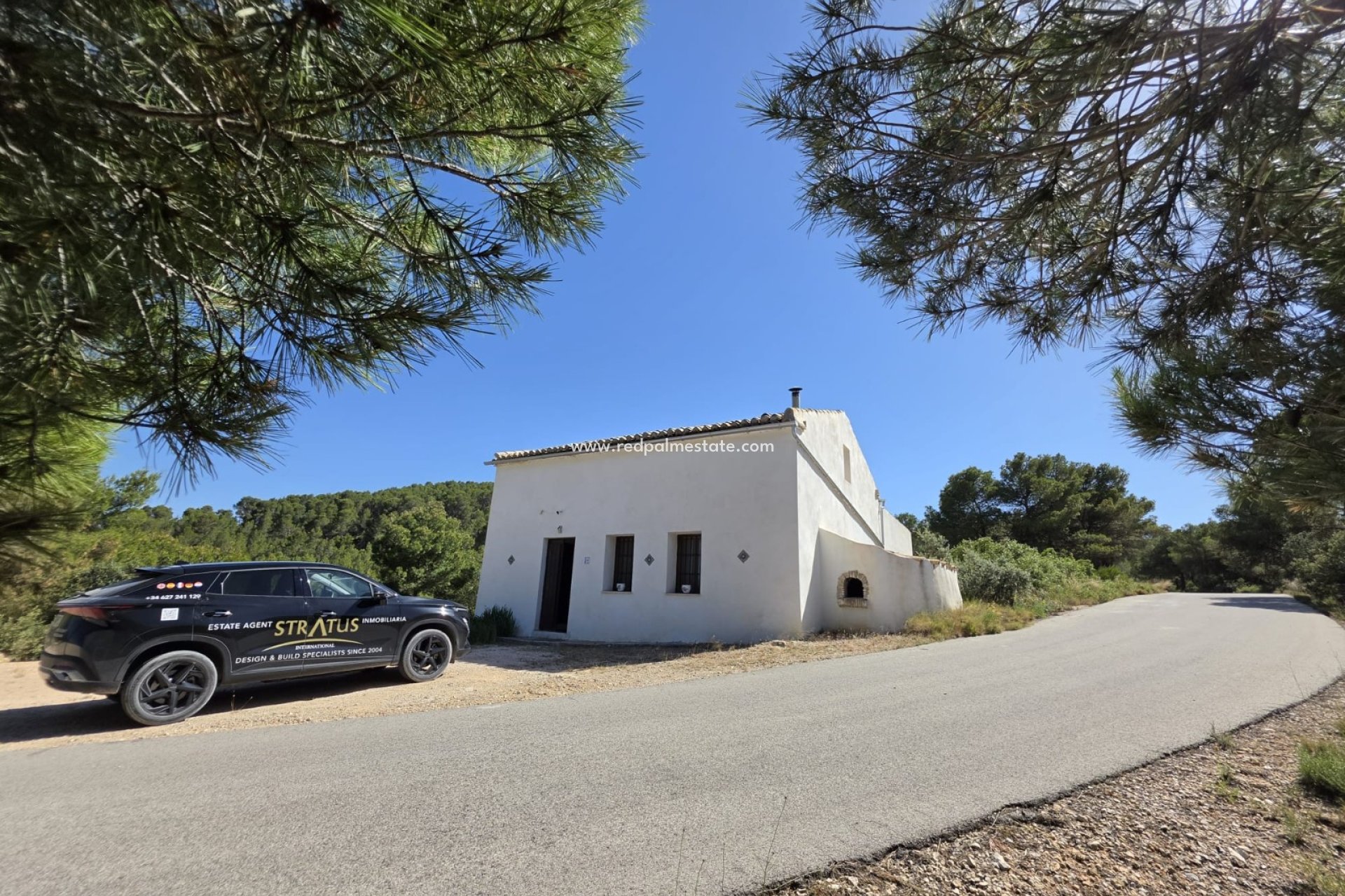 Resale - Finca / Country Property -
Villena - Inland