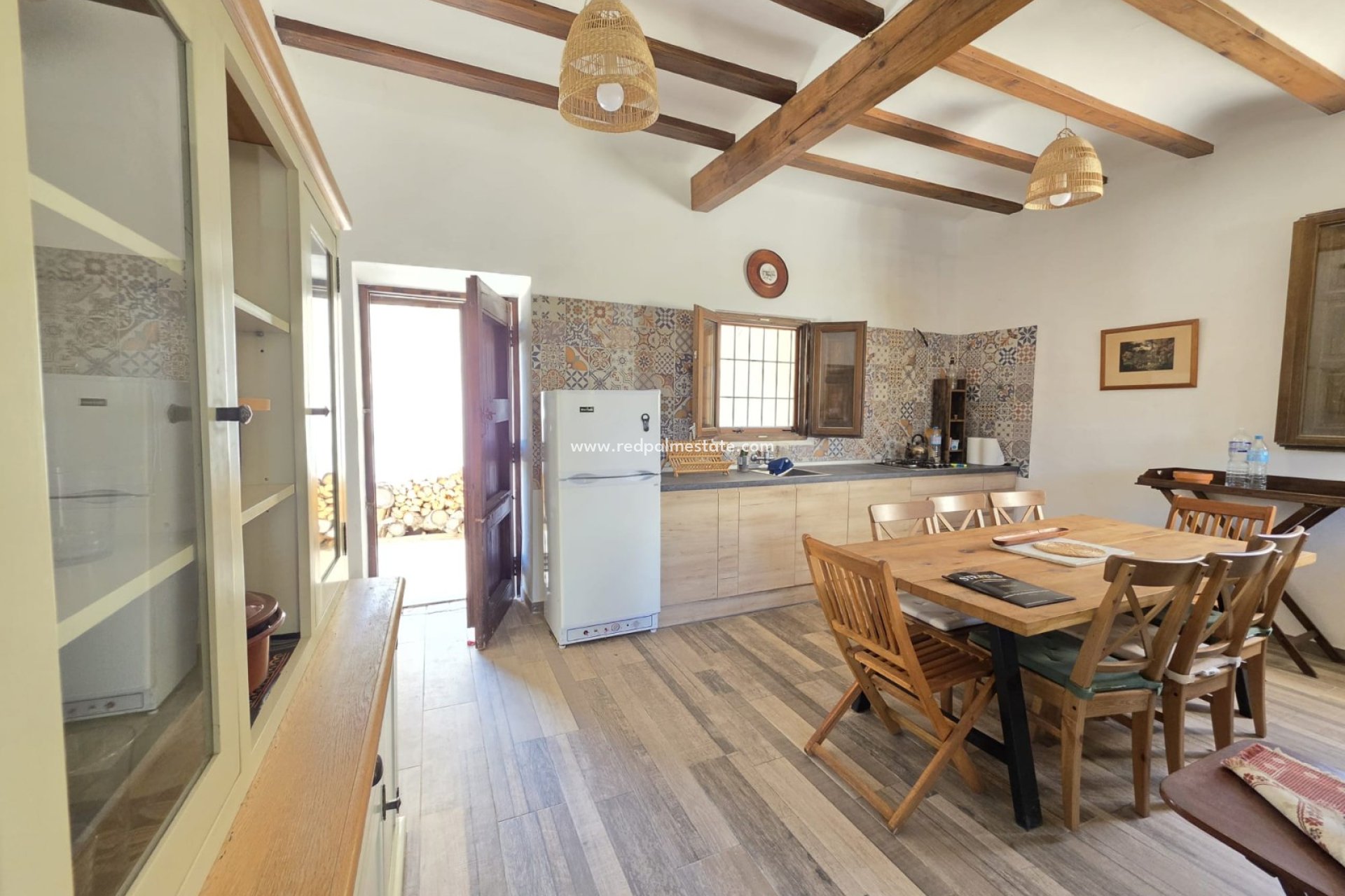 Resale - Finca / Country Property -
Villena - Inland