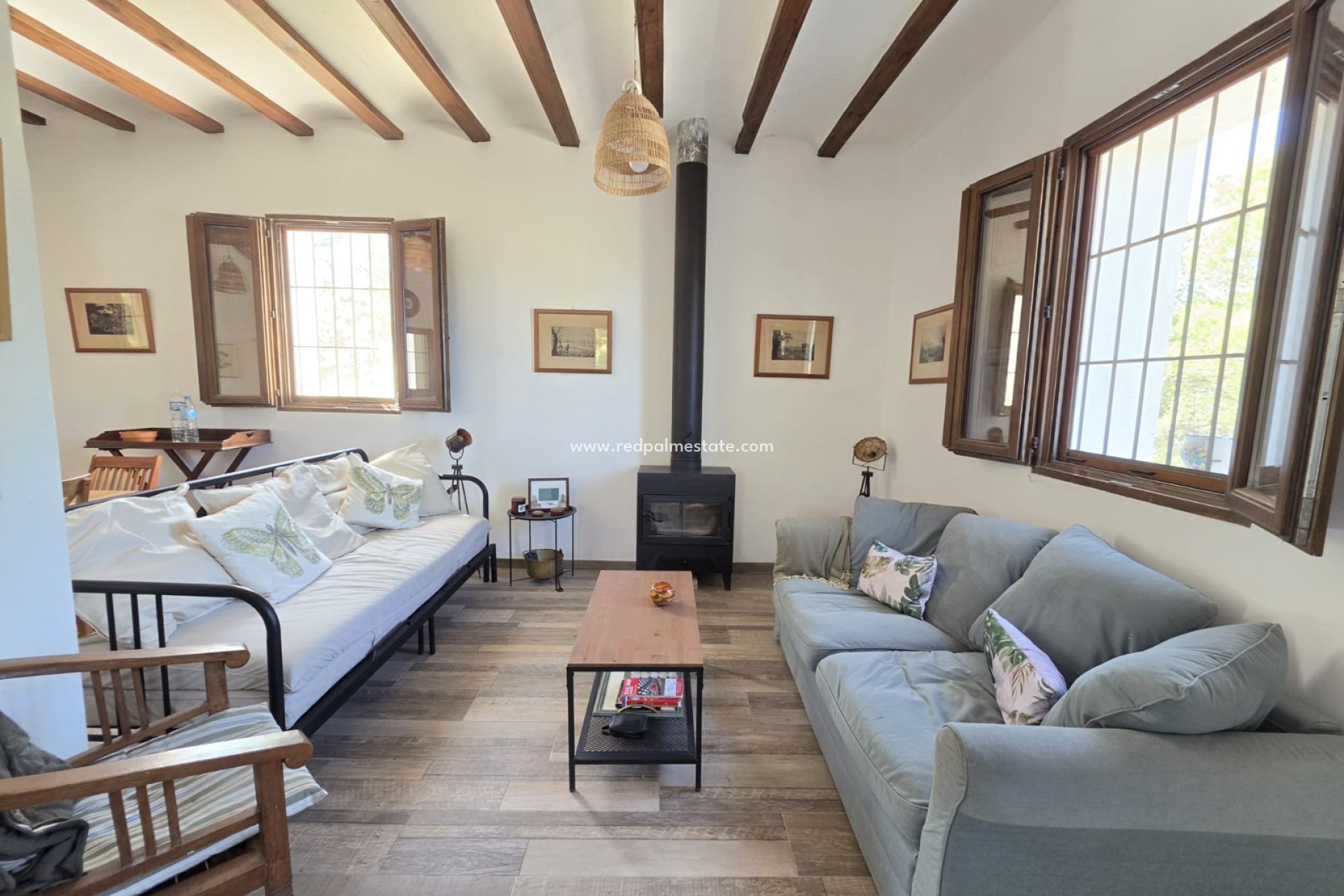 Resale - Finca / Country Property -
Villena - Inland