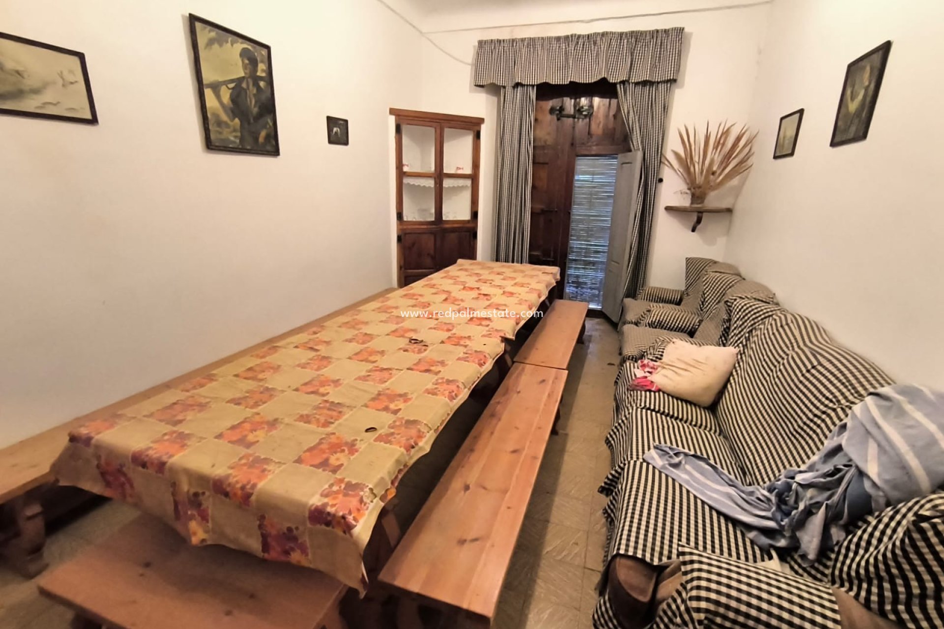 Resale - Finca / Country Property -
Villena - Inland