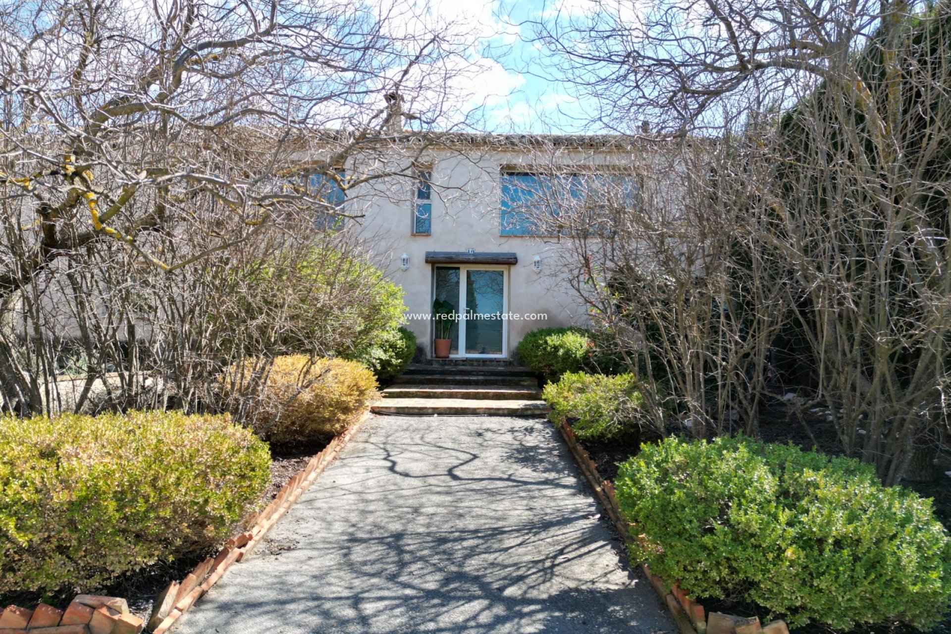 Resale - Finca / Country Property -
Villena - Inland