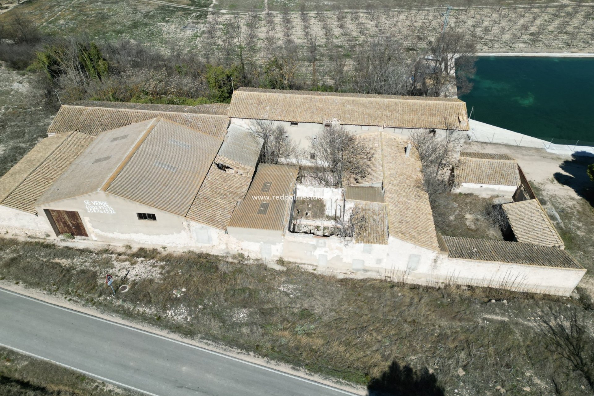 Resale - Finca / Country Property -
Villena - Inland