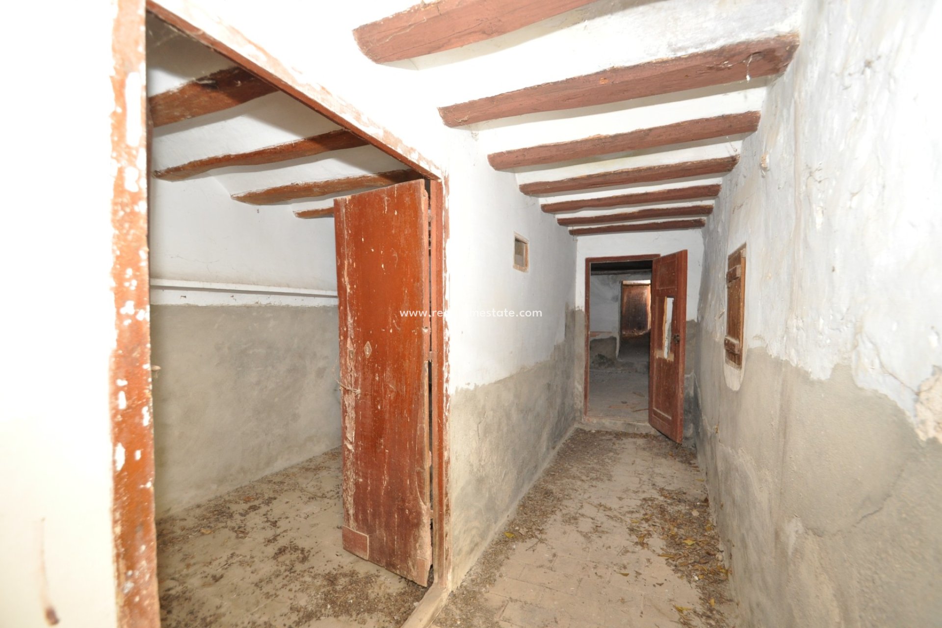 Resale - Finca / Country Property -
Villena - Inland