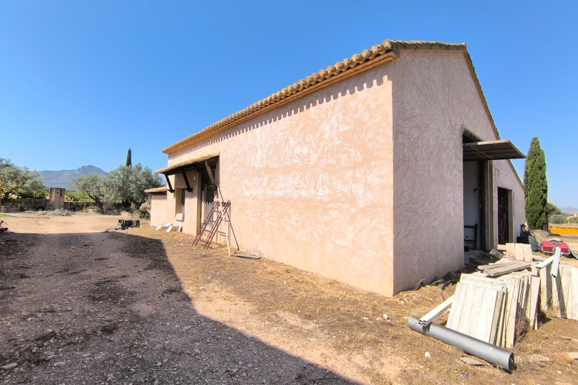 Resale - Finca / Country Property -
Villena - Inland