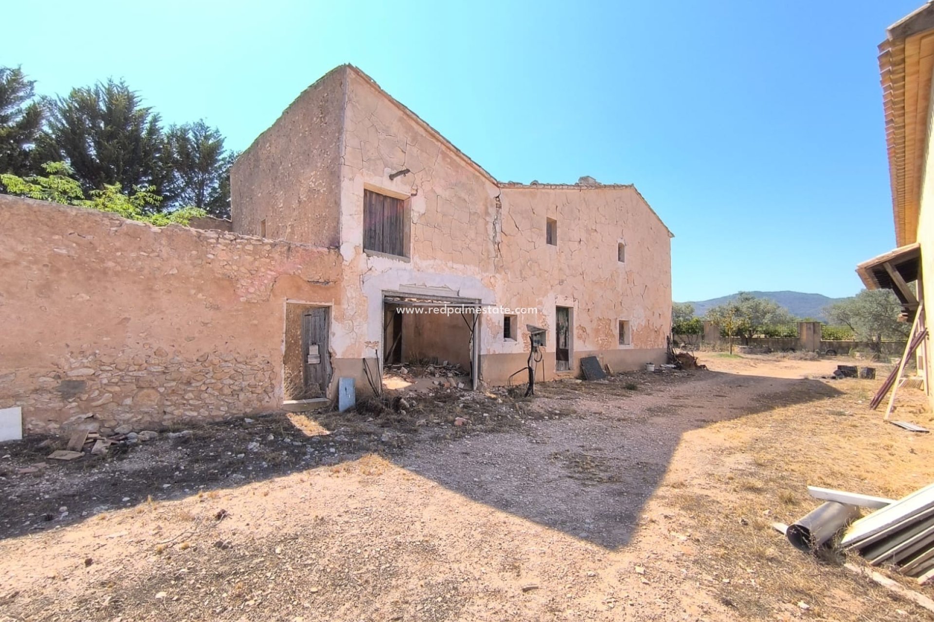 Resale - Finca / Country Property -
Villena - Inland