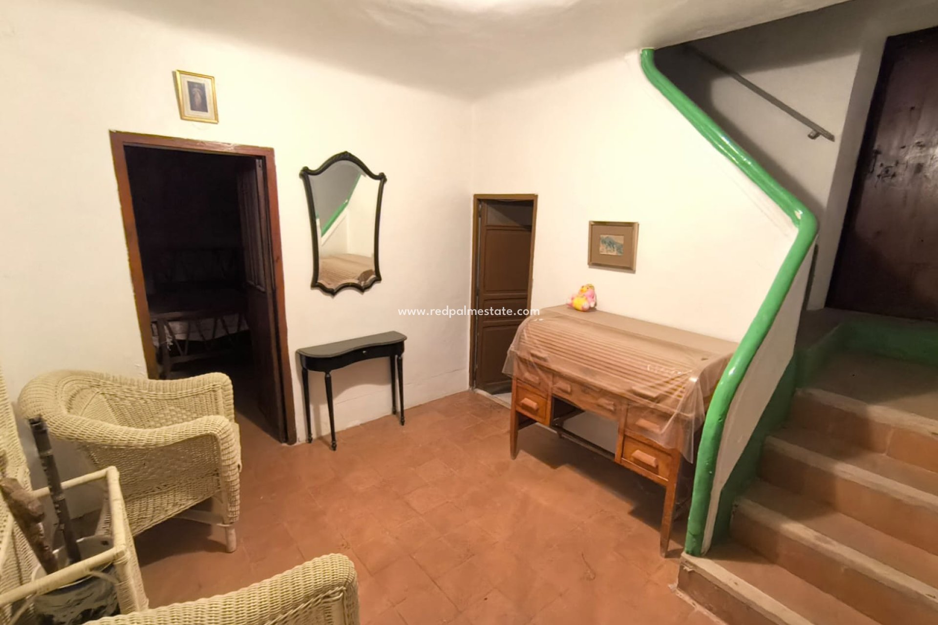 Resale - Finca / Country Property -
Villena - Inland