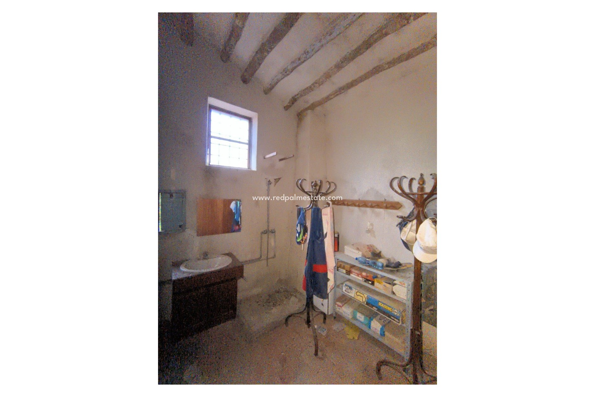 Resale - Finca / Country Property -
Villena - Inland