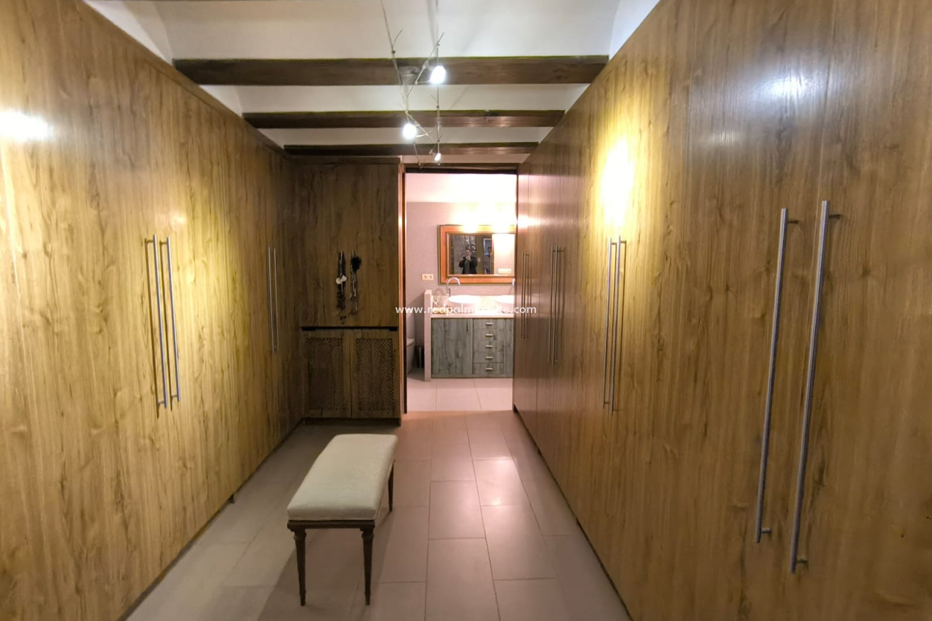 Resale - Finca / Country Property -
Villena - Inland