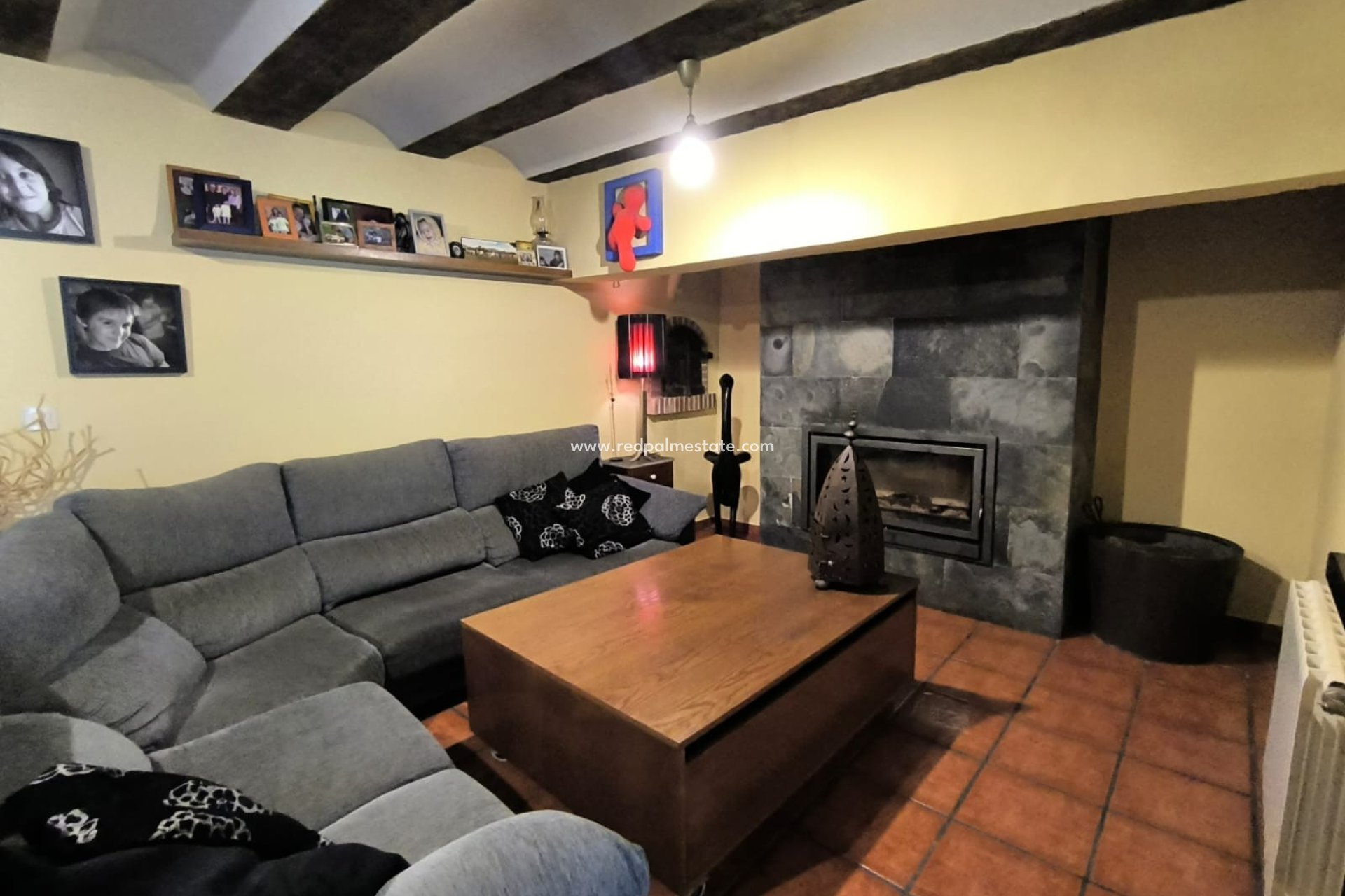 Resale - Finca / Country Property -
Villena - Inland