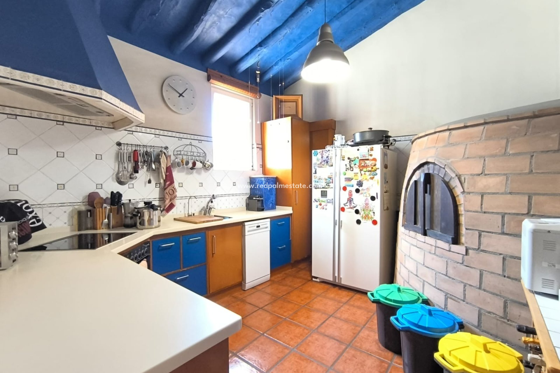 Resale - Finca / Country Property -
Villena - Inland