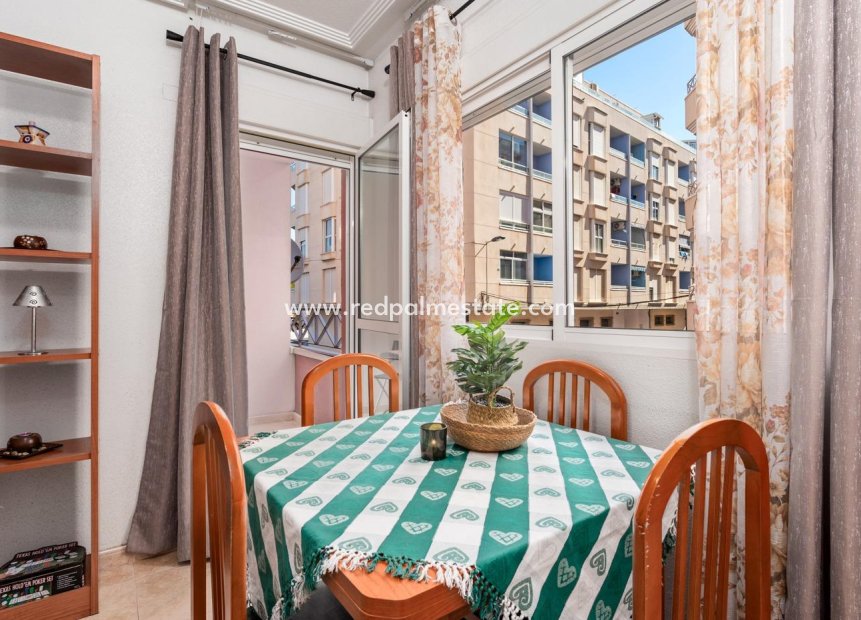 Resale - Flat -
Torrevieja - Centro