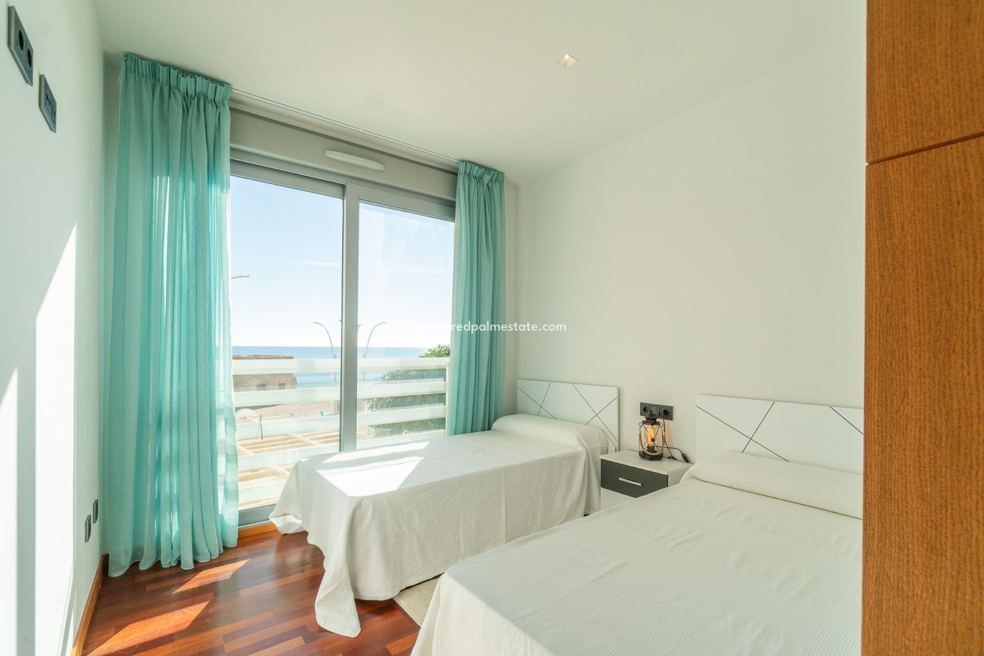 Resale - Flat -
Torrevieja - La Mata