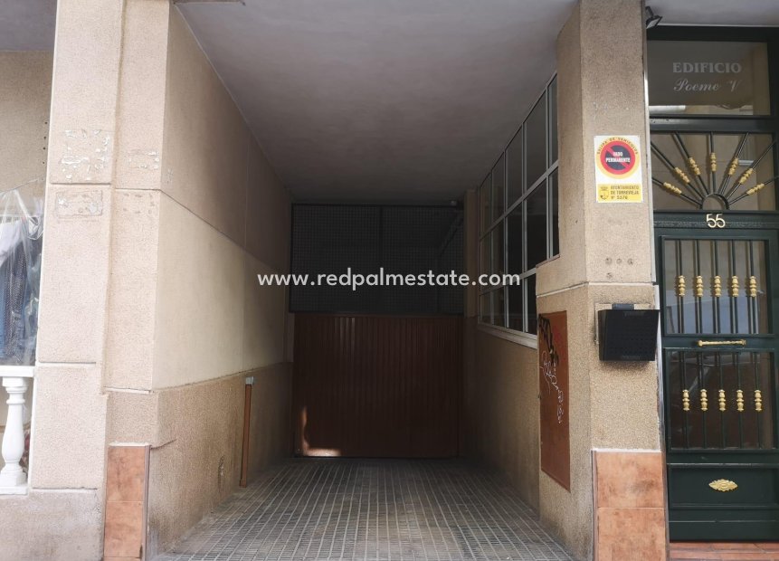 Resale - Garage -
Torrevieja - Estacion de autobuses