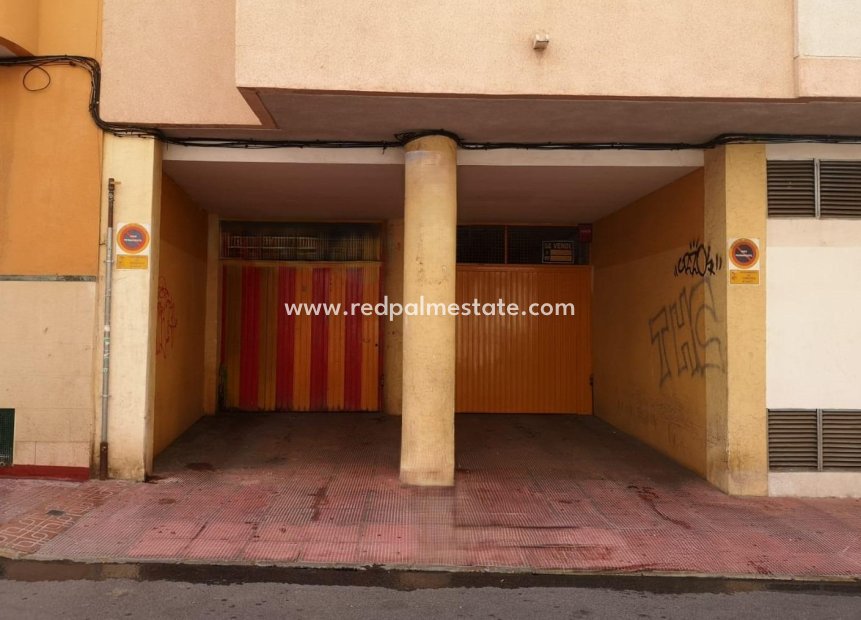 Resale - Garage -
Torrevieja - Estacion de autobuses