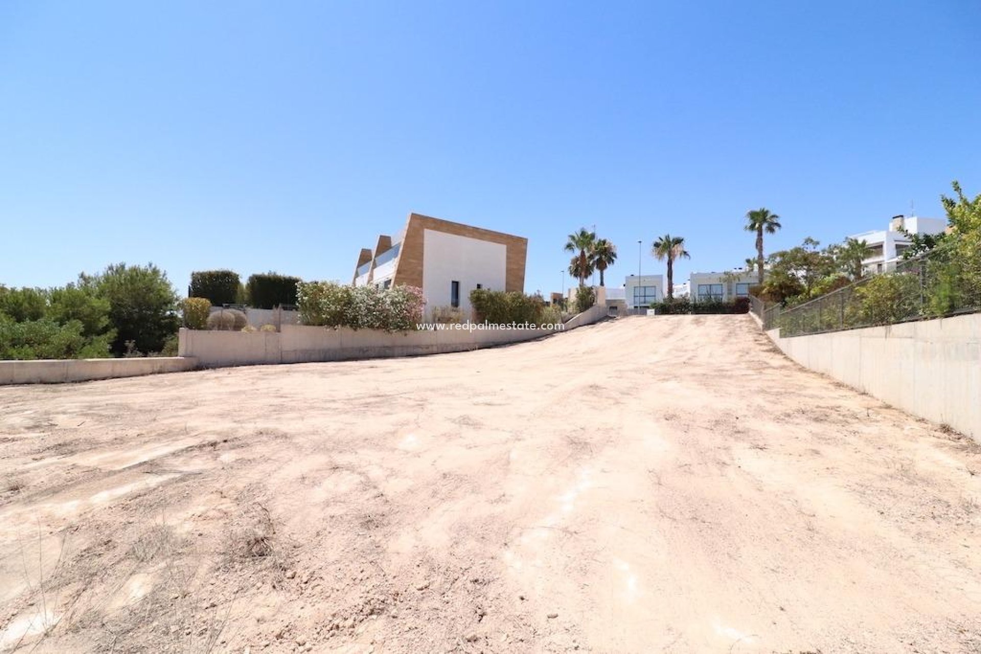 Resale - Land -
Orihuela Costa - Montezenia