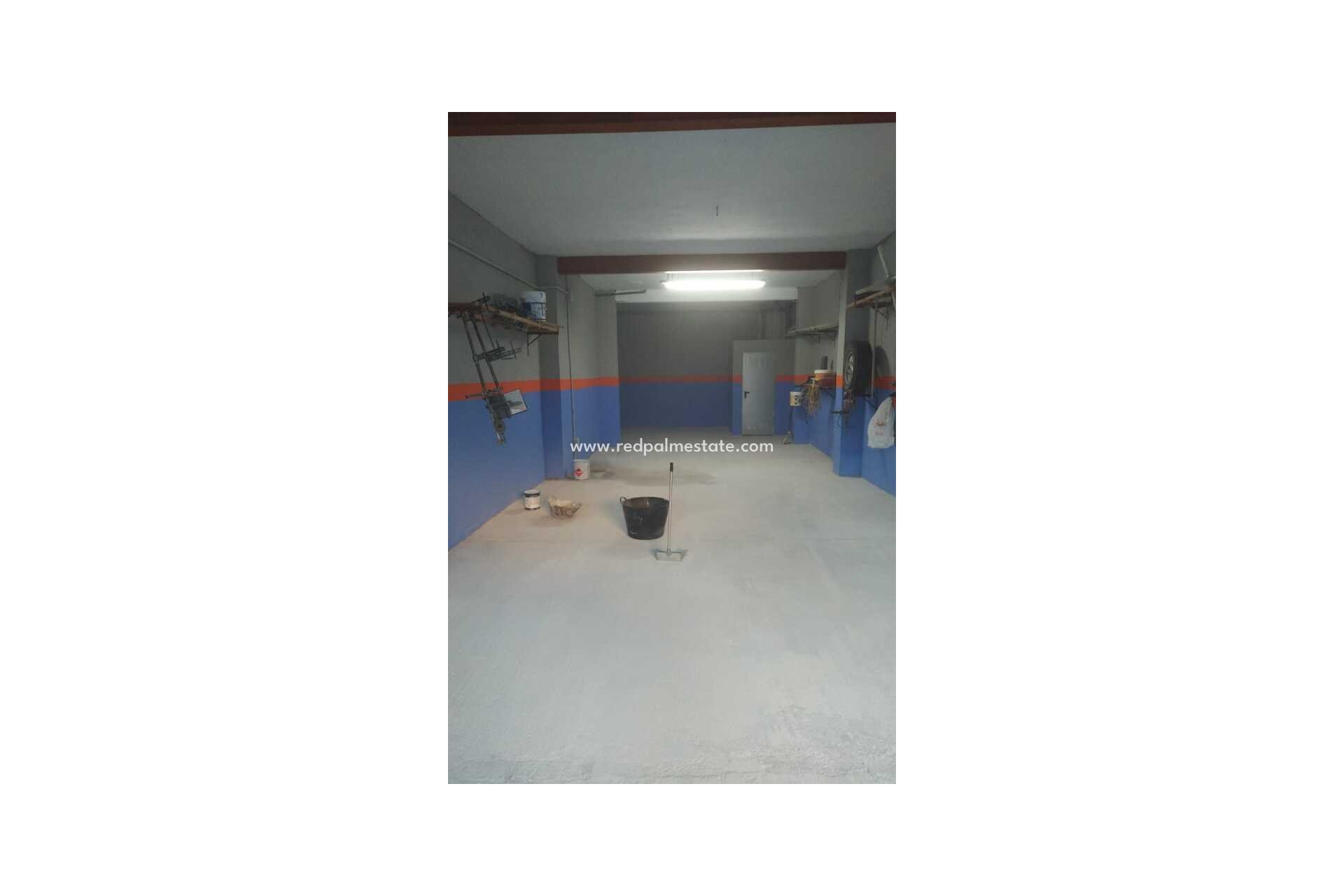 Resale - Parking -
Jalón - Inland