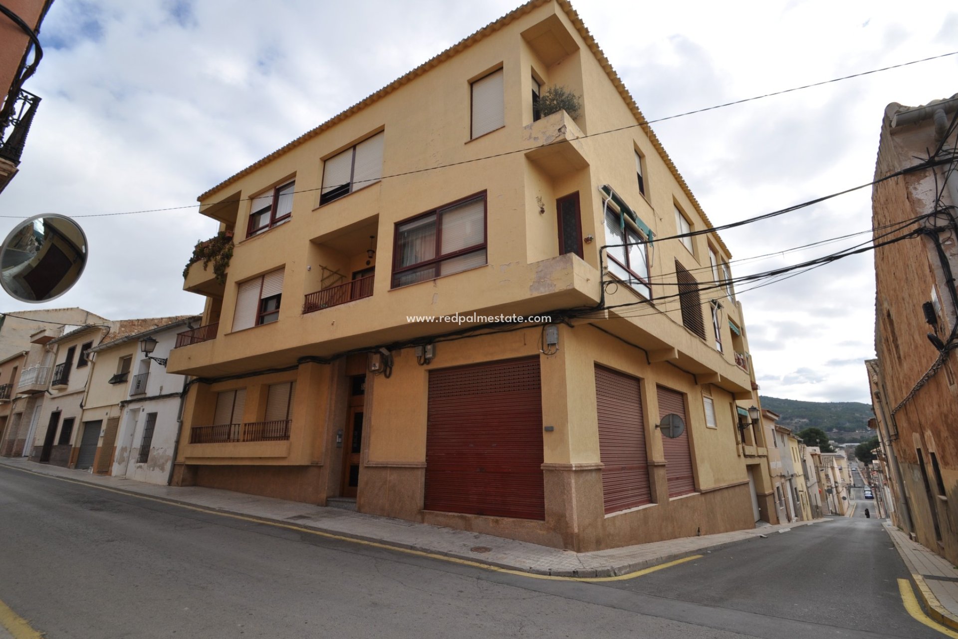 Resale - Parking -
Pinoso - Inland